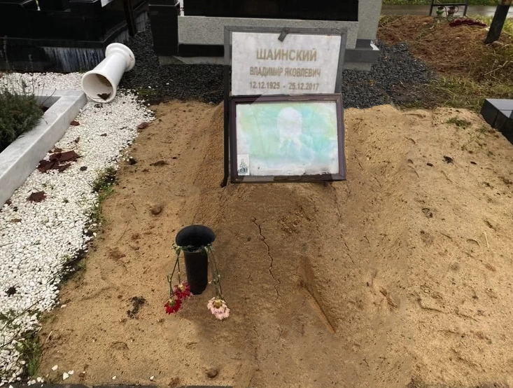 Пока родные делят наследство. Пугачева оплатила памятник на могиле Владимира Шаинского