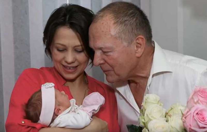 Растёт папиной копией! 73-летний Борис Галкин впервые показал подросшую родную дочь