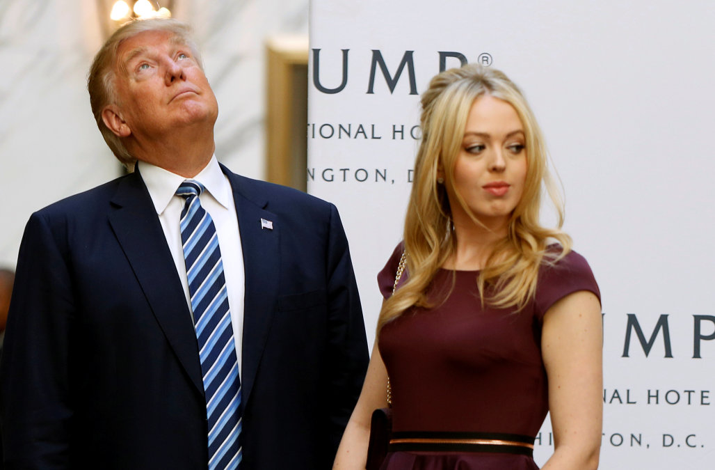 Надо что-то с этим делать. Дочь Трампа с набранными кг в сетчатых колготках огорошила Сеть