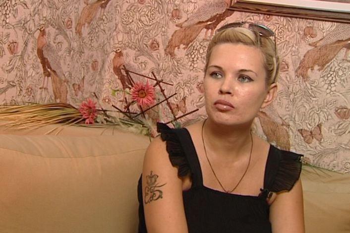 Татуировки, желтый блонд, три развода: Как сейчас живет победительница конкурса красоты 1999 года Елена Бонд