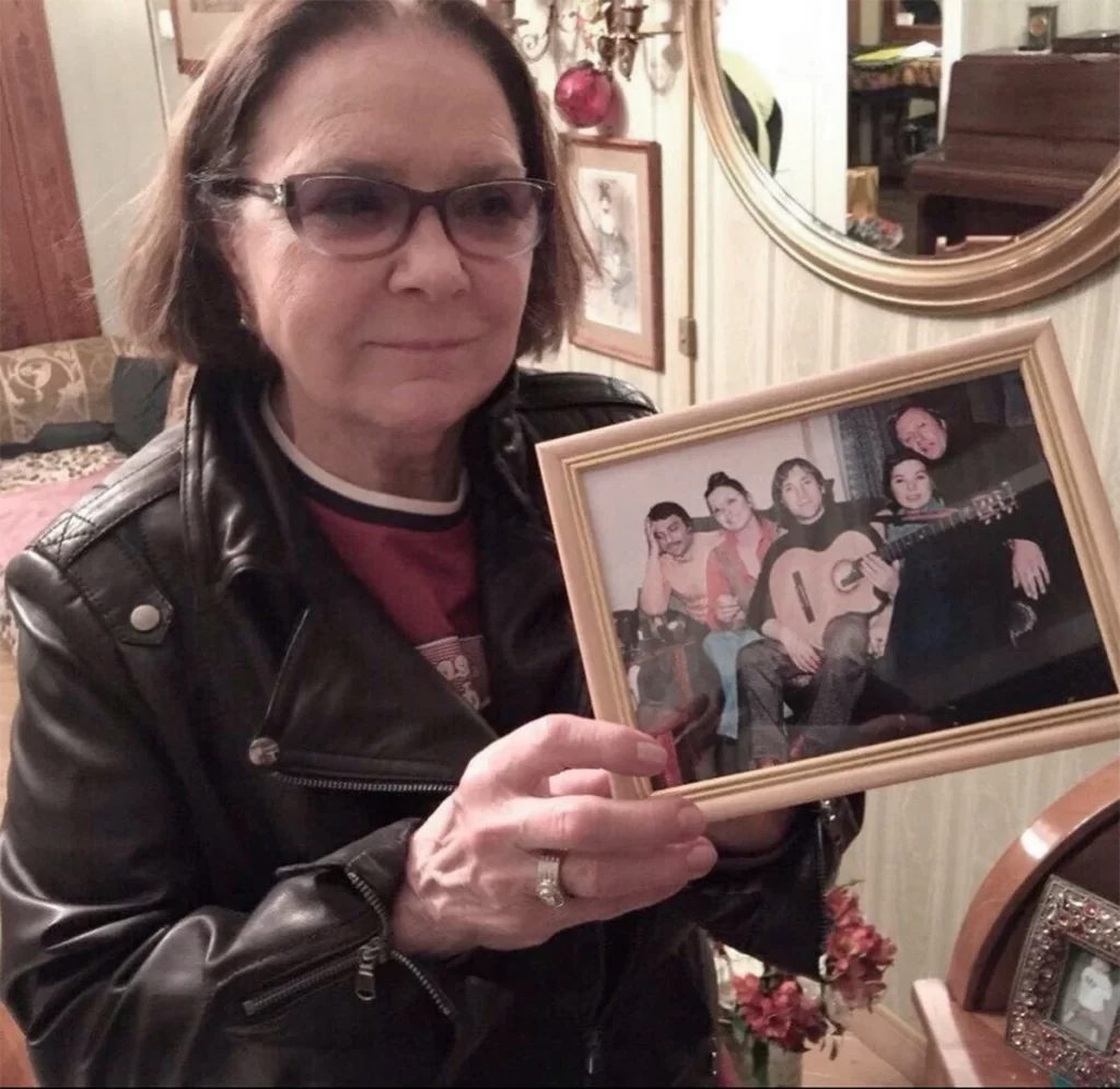 «При живой-то дочери…»: вот как живёт Лариса Голубкина в доме престарелых