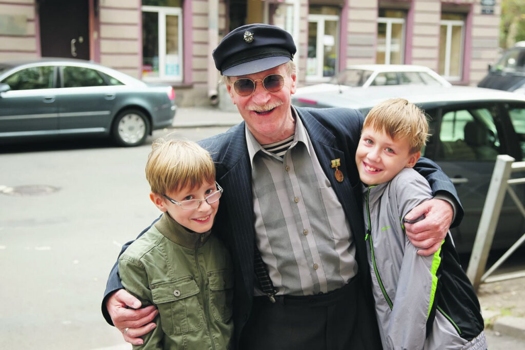 Иван Краско стал отцом в 73 года: вот как сейчас выглядят сыновья, которых ему родила 26-летняя жена