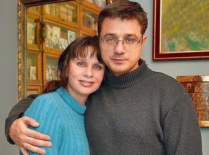 Сдала его в интернат: за что Любовь Полищук всю жизнь пыталась вымолить прощение сына?