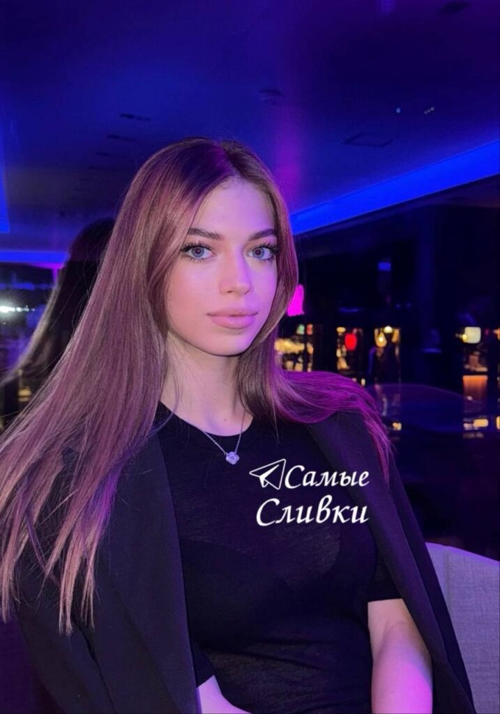 Брюлики, бренды и шикарные рестораны! Младшая дочь Брежневой показала роскошную жизнь заграницей