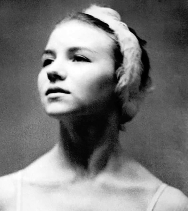 Больше 50 лет испытывает чувство вины и сожалеет о содеянном: Никита Михалков и Елена Матвеева