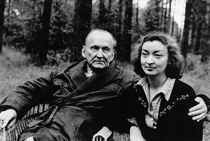В 17 лет стала женой 50-летнего старика, рано овдовев, Лидия Вертинская хранила верность мужу целых 56 лет