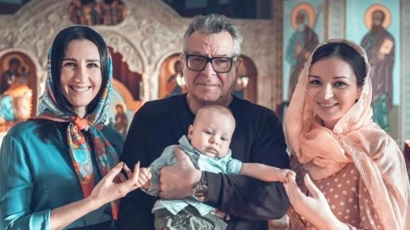Пыталась затащить его в ЗАГС на протяжении 10 лет, а его увела другая: Андрей Ургант и Елена Романова
