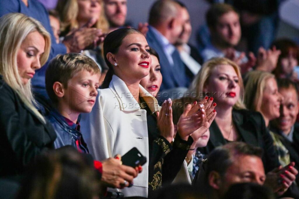 В таких условиях сложно вырасти ментально здоровыми: подробности жизни сыновей Алины Кабаевой
