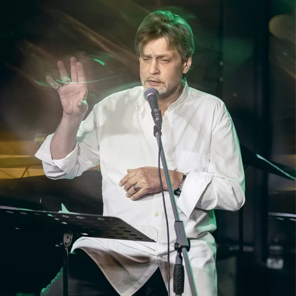 Вот это да, куда подевался тучный старик! Поклонницы не узнают похорошевшего и помолодевшего Домогарова