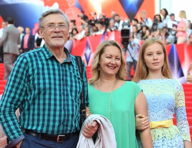 Она 35 лет терпела его измены, но не простила, когда он ушёл к её подруге: Александр Михайлов и Вера Мусатова