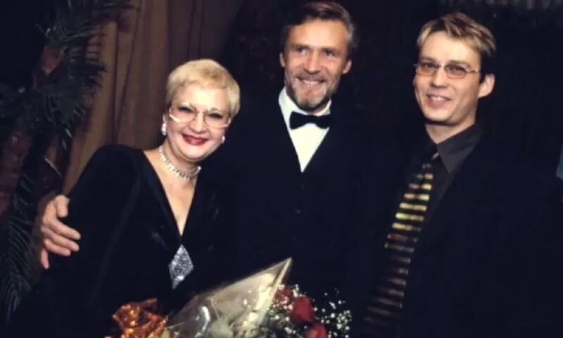 Она 35 лет терпела его измены, но не простила, когда он ушёл к её подруге: Александр Михайлов и Вера Мусатова