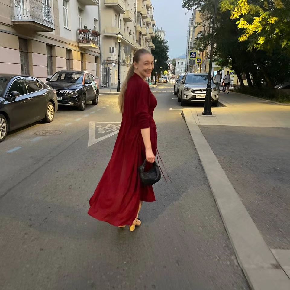 Показала округлившийся животик: поклонники поздравляют Оксану Акиньшину с беременностью