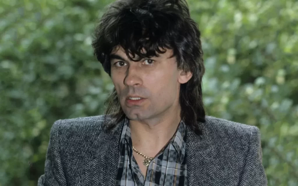 «Что же вы делаете?»: Александр Серов отчитал безумную поклонницу на своём концерте