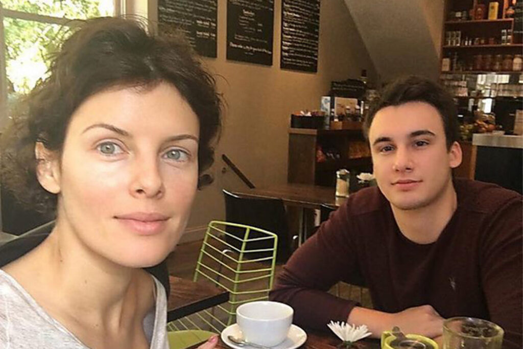 Борется с тяжёлым заболеванием: стало известно, куда пропала актриса Мария Сёмкина