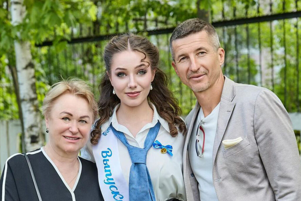 Взяла от мамы только лучшее! Дочь Юлии Началовой с годами всё больше похожа на маму