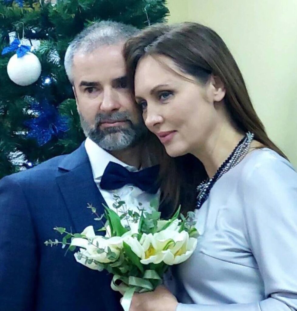 «Я в разводе»: Елена Ксенофонтова рассказала о расставании с третьим мужем
