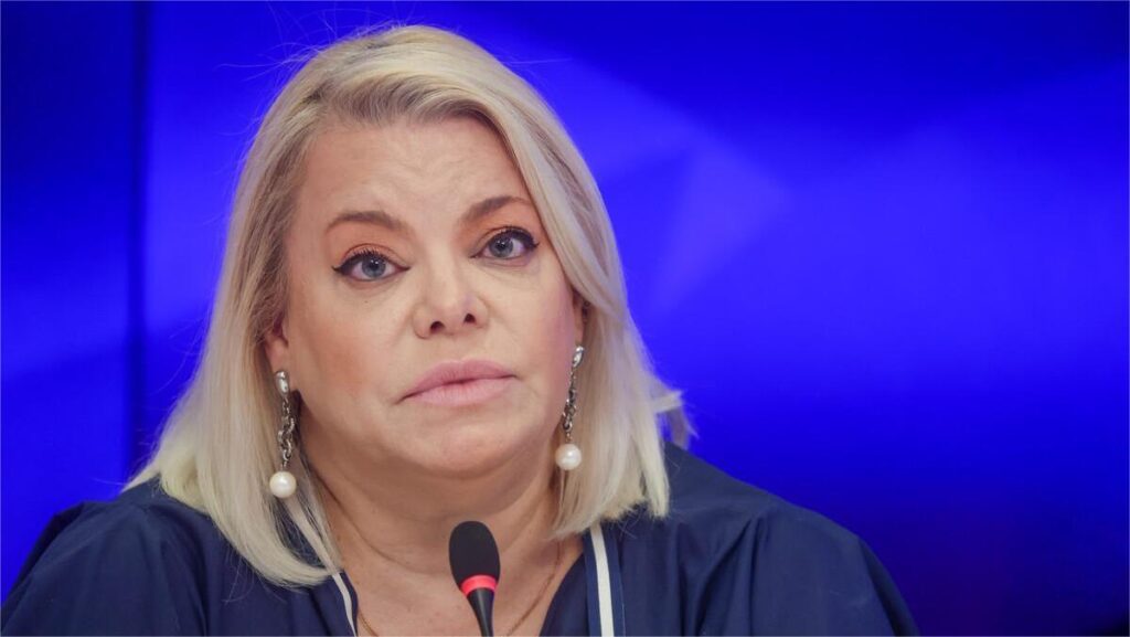«Как можешь защищать безголового фрика в стразах»: Оскар Кучера и Яна Поплавская влезли в скандал