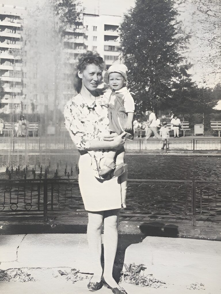 Анна породистая красавица, а вот сестра намного проще: как выглядят родительницы сестер Ковальчук
