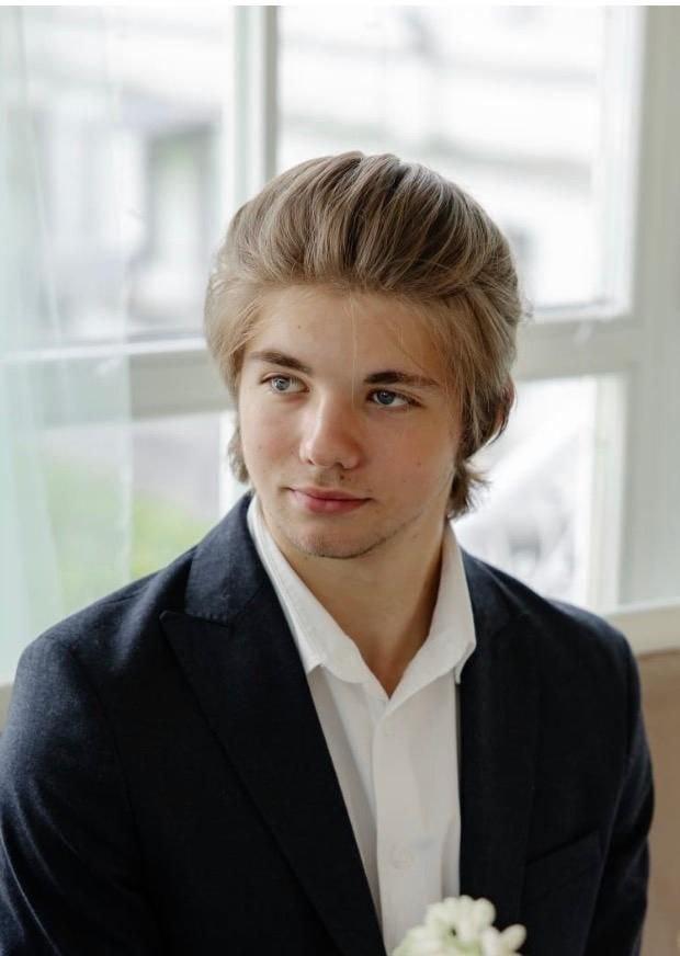 Отрастил волосы, лёгкую бороду и усы! Как изменился 17-летний сын Дроздовой и Певцова