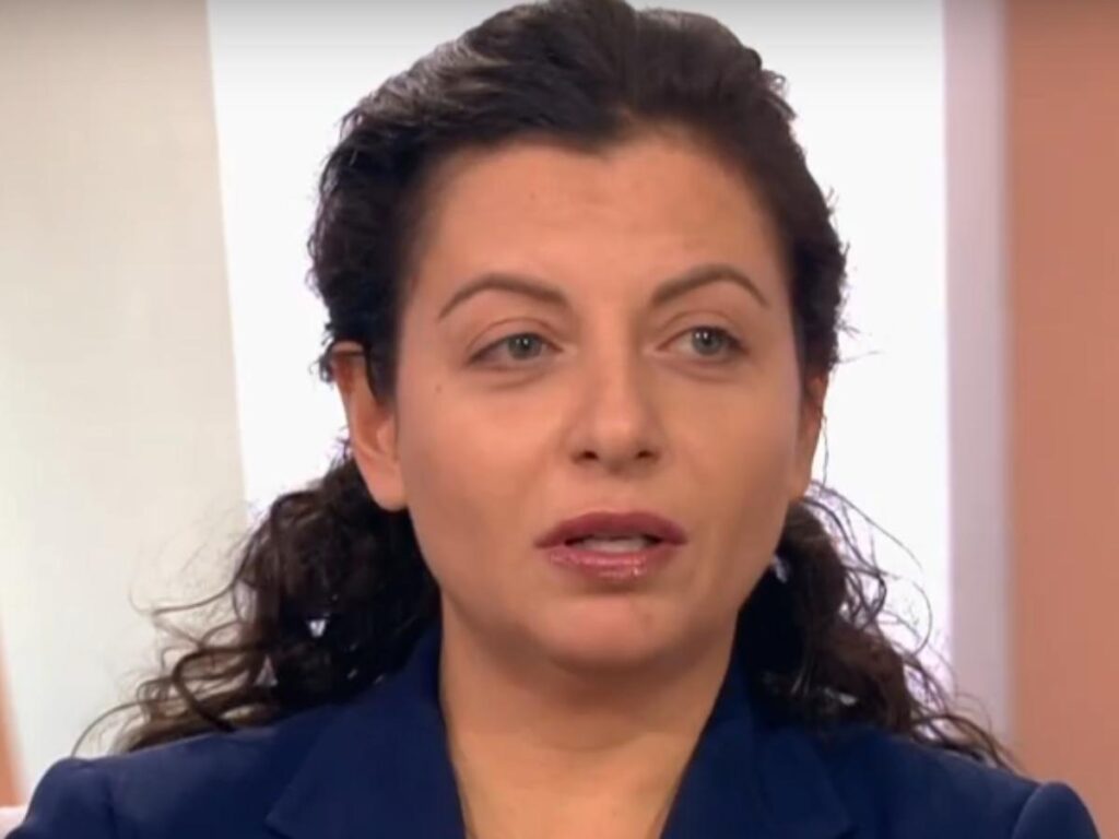 «Он рот открывает, начинает шевелиться, руки протягивает»: Маргарита Симоньян о состоянии мужа