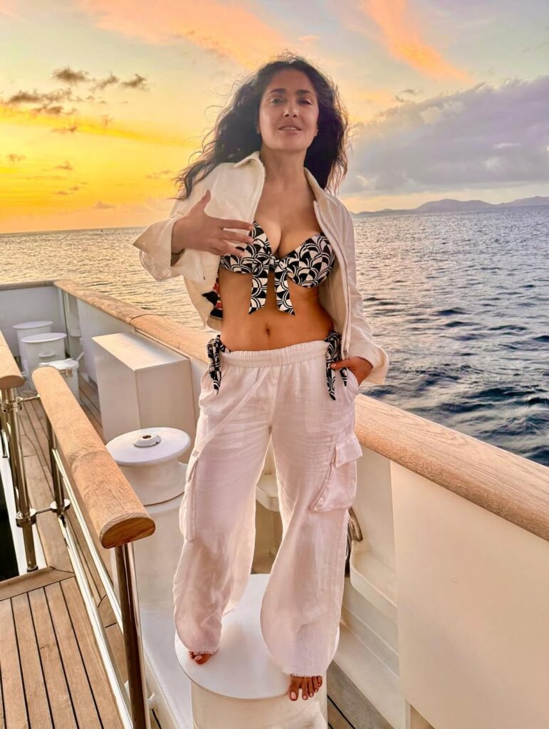 Седина, морщины и ни капли косметики: 58-летняя Сальма Хайек очаровала свежими фото